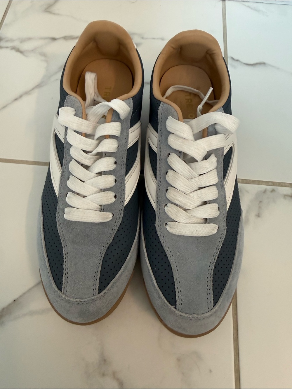 Women’s Tretorn tennis shoes- blue